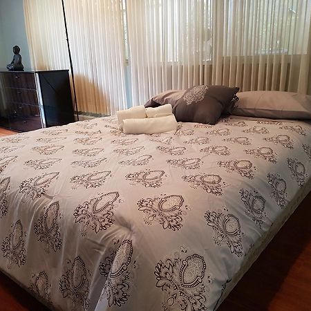 Burris Guest House Burnaby Esterno foto