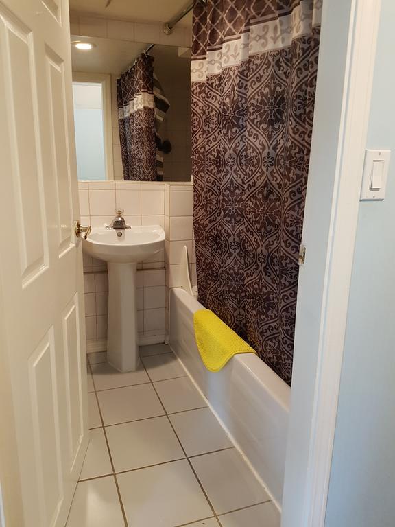 Burris Guest House Burnaby Esterno foto